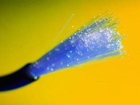Conexão de cabo de fibra óptica atinge 44,2 Tbps, atingido novo recorde